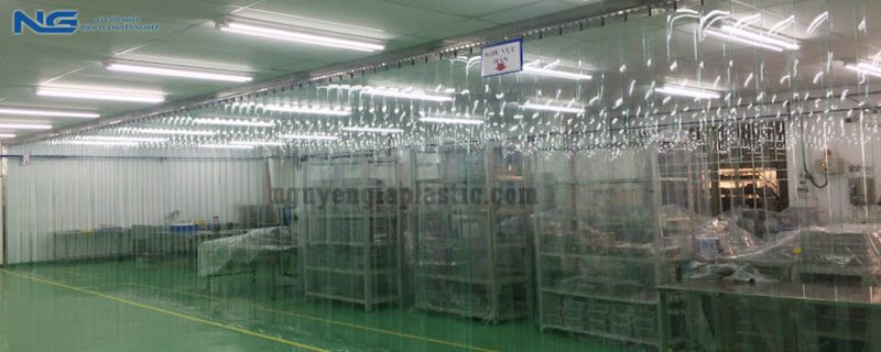 Khu vực xưởng ngăn bằng rèm nhựa PVC trong suốt