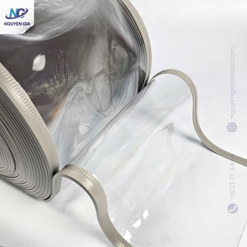 Dải nhựa PVC trong dạng cuộn có gân