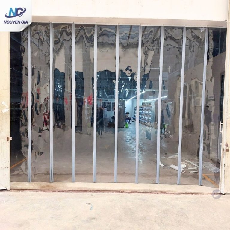 Rèm nhựa PVC nam châm từ tính lắp tại cửa ra vào