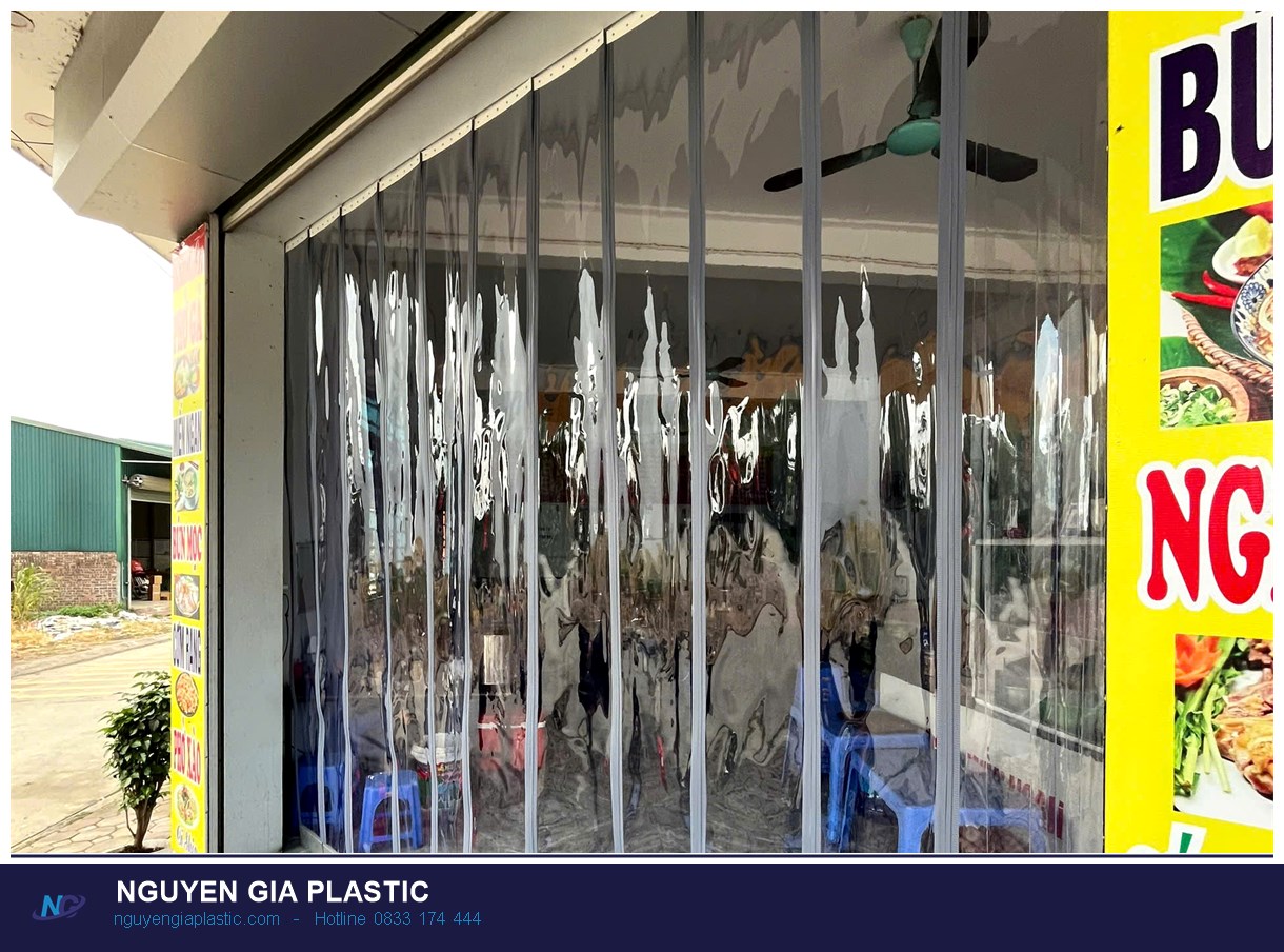 Rèm nhựa PVC lắp mặt tiền quán ăn