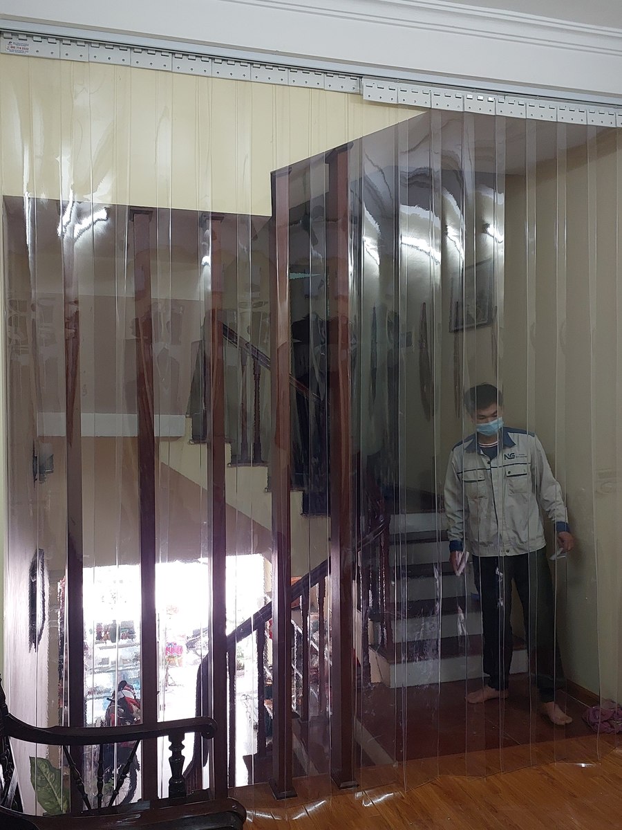 Rèm nhựa PVC tiêu chuẩn lắp cầu thang nhà ở