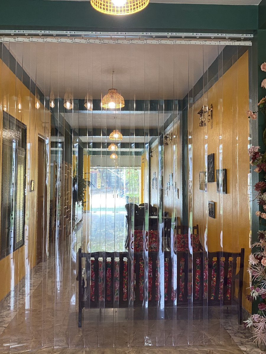 Rèm nhựa PVC lắp hành lang nhà ở