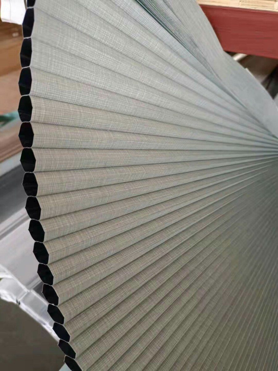 Cận cảnh vải rèm tổ ong xếp lớp