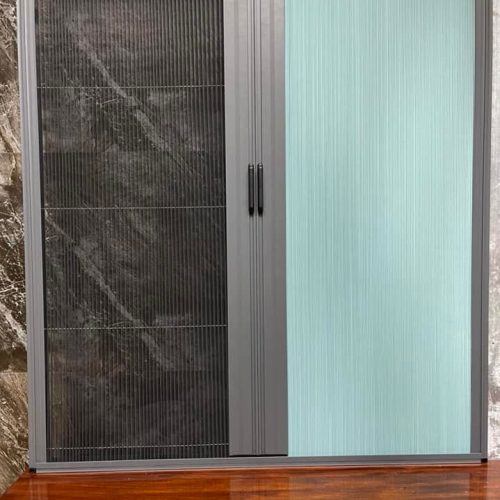 Cửa tổ ong 2 màu lắp tại cửa trượt