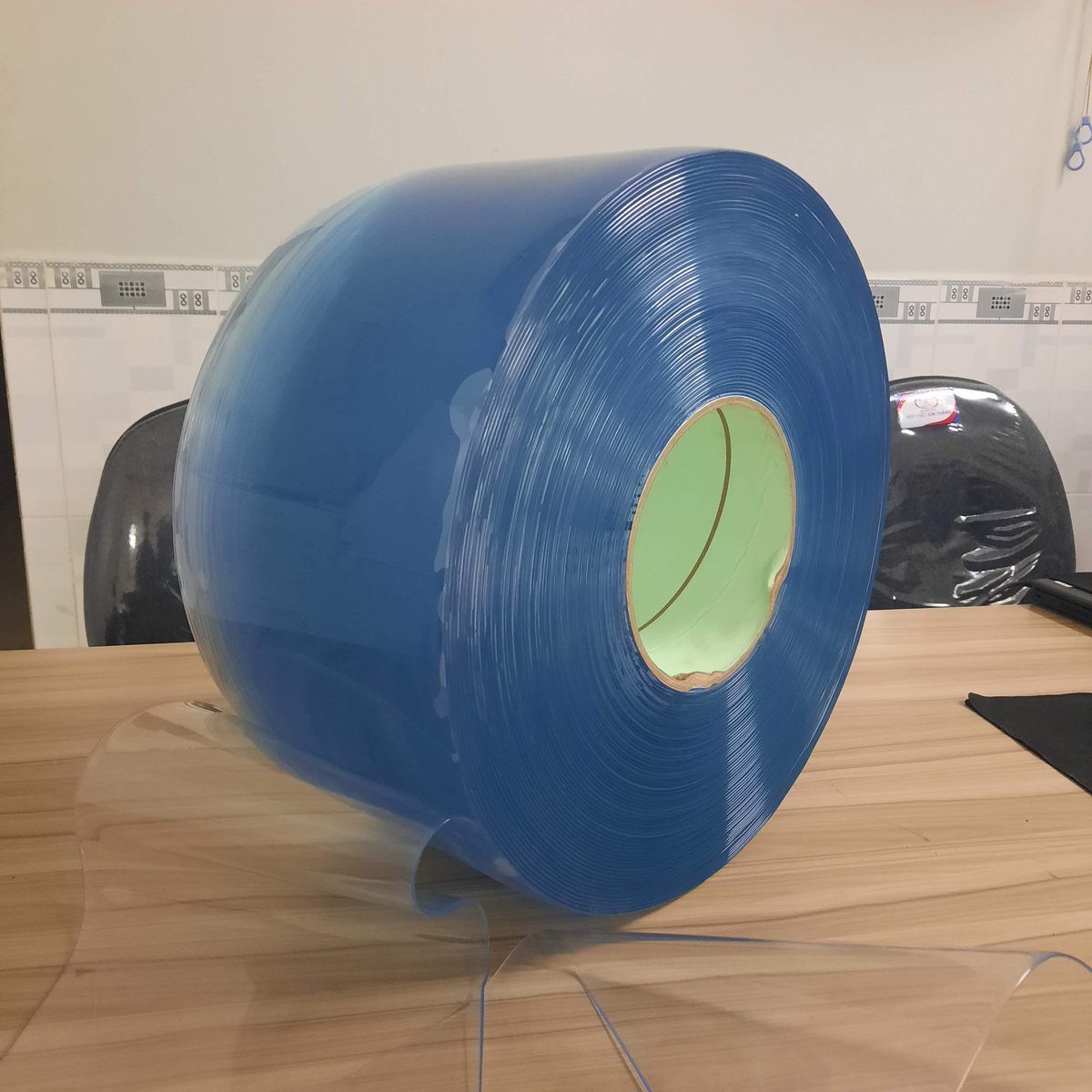 Cuộn nhựa PVC màu xanh trong
