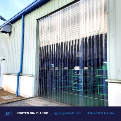 Rèm cuốn nhựa PVC lắp tại cửa nhà xưởng