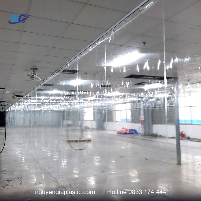 Rèm nhựa PVC trong suốt ngăn khu sản xuất rộng sàn bóng