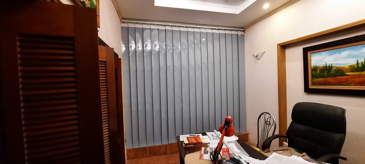 Rèm nhựa PVC màu ghi xám lắp cửa phòng làm việc