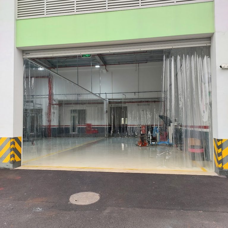 Rèm nhựa PVC kéo xếp dạng đàn xếp lắp tại nhà xưởng