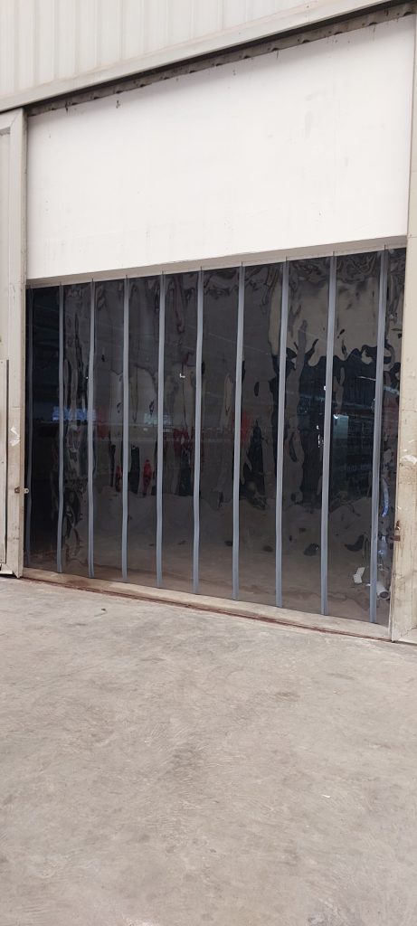 Rèm nhựa PVC nam châm lắp cửa nhà xưởng