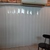 Rèm nhựa PVC trắng sữa ngăn lạnh điều hòa tại cửa phòng
