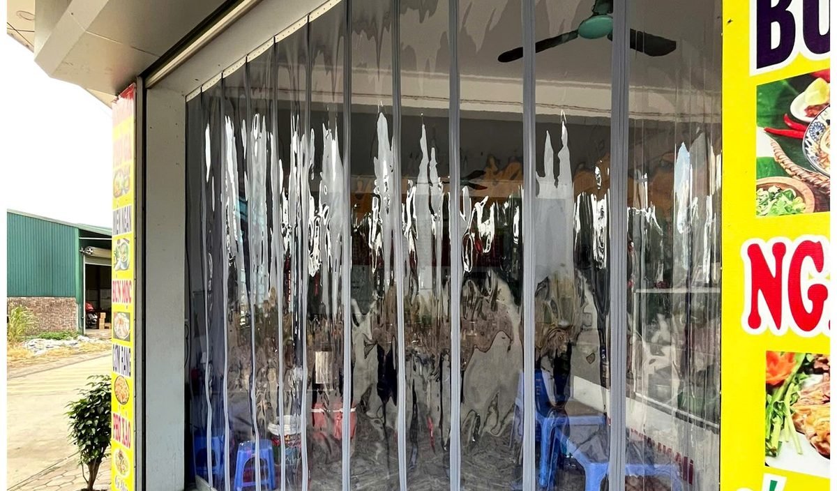 Rèm nhựa PVC trong suốt lắp tại quán ăn