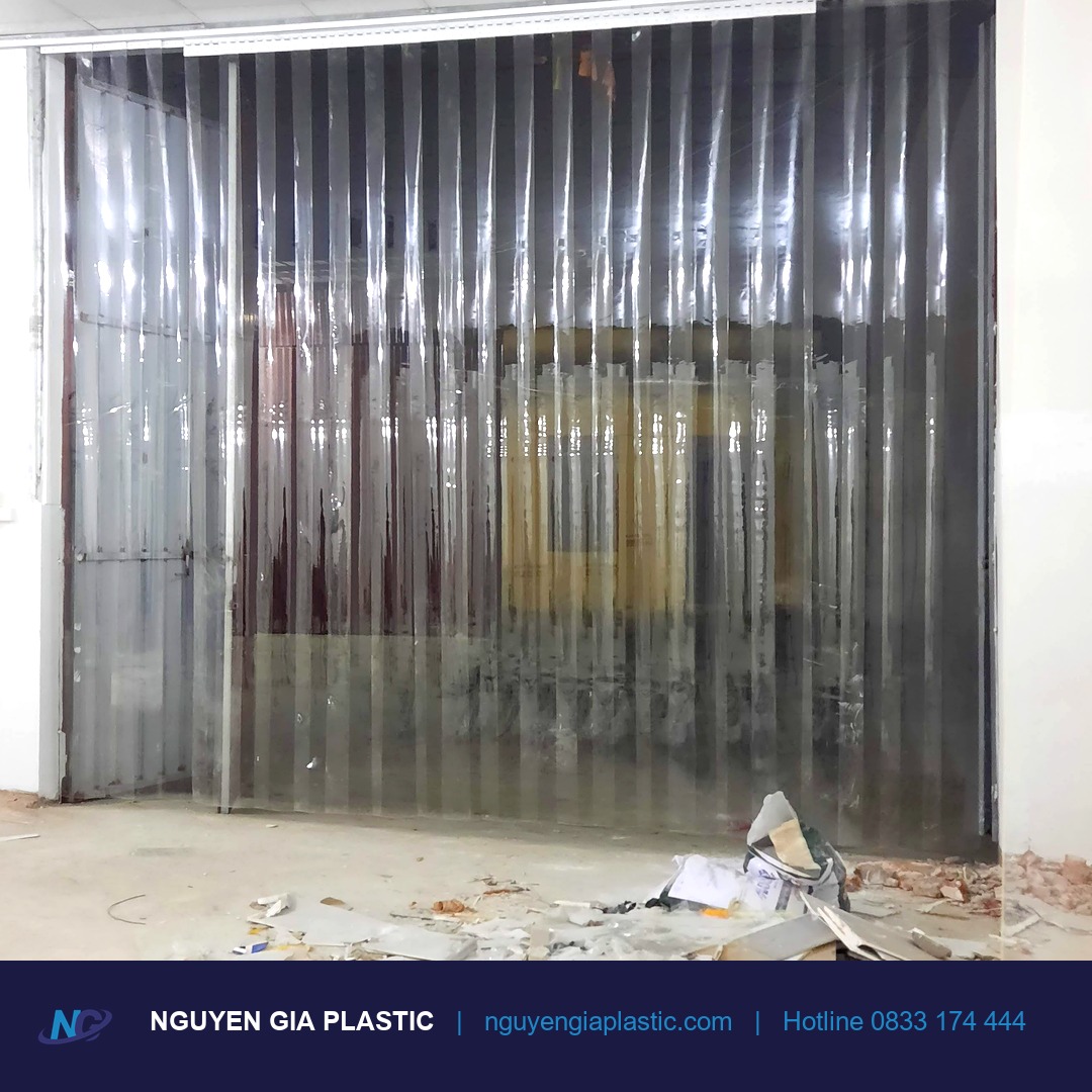 Tấm nhựa PVC trong suốt lắp tại công trình xây dựng