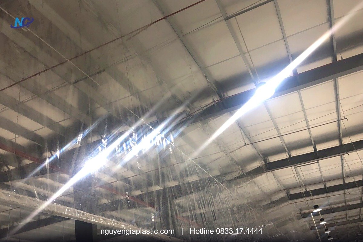 Vách đối lưu bằng nhựa PVC dẻo trong nhà xưởng